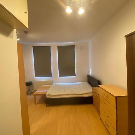 Golders Way Rooms Лондон Экстерьер фото