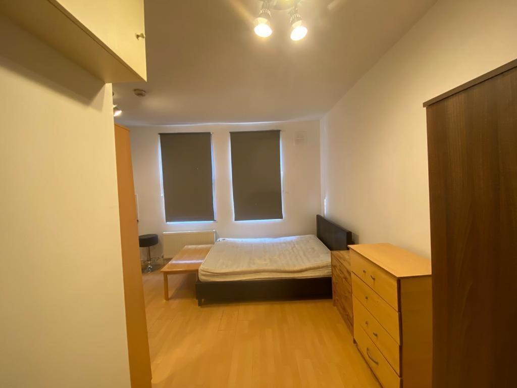 Golders Way Rooms Лондон Экстерьер фото