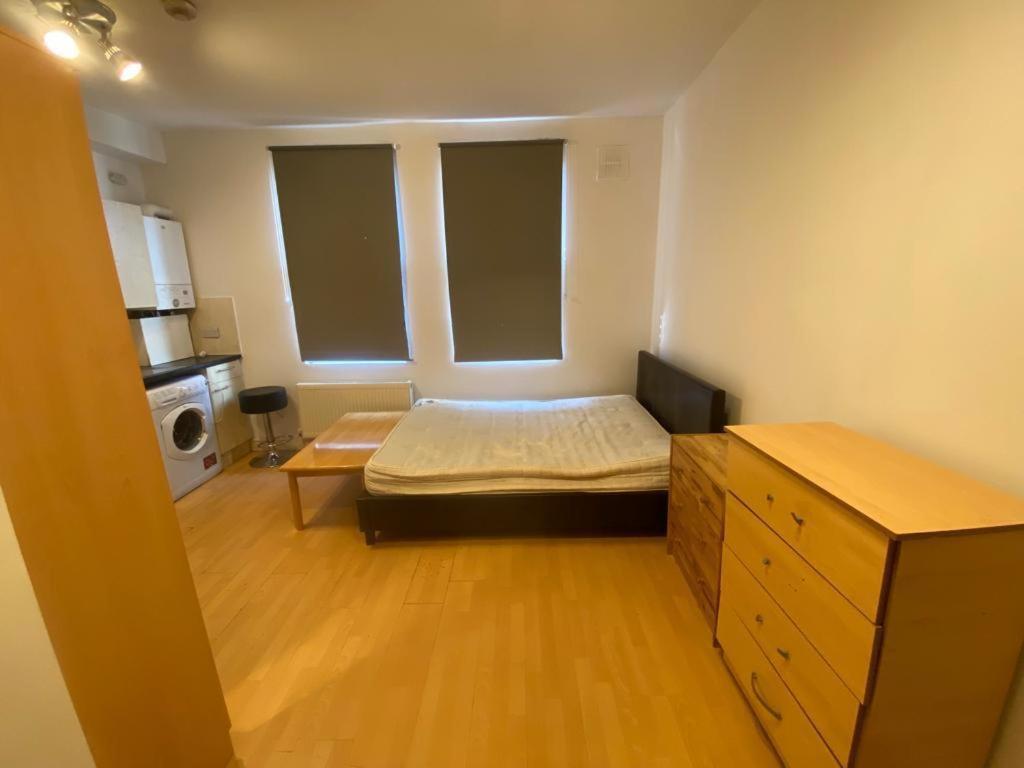 Golders Way Rooms Лондон Экстерьер фото