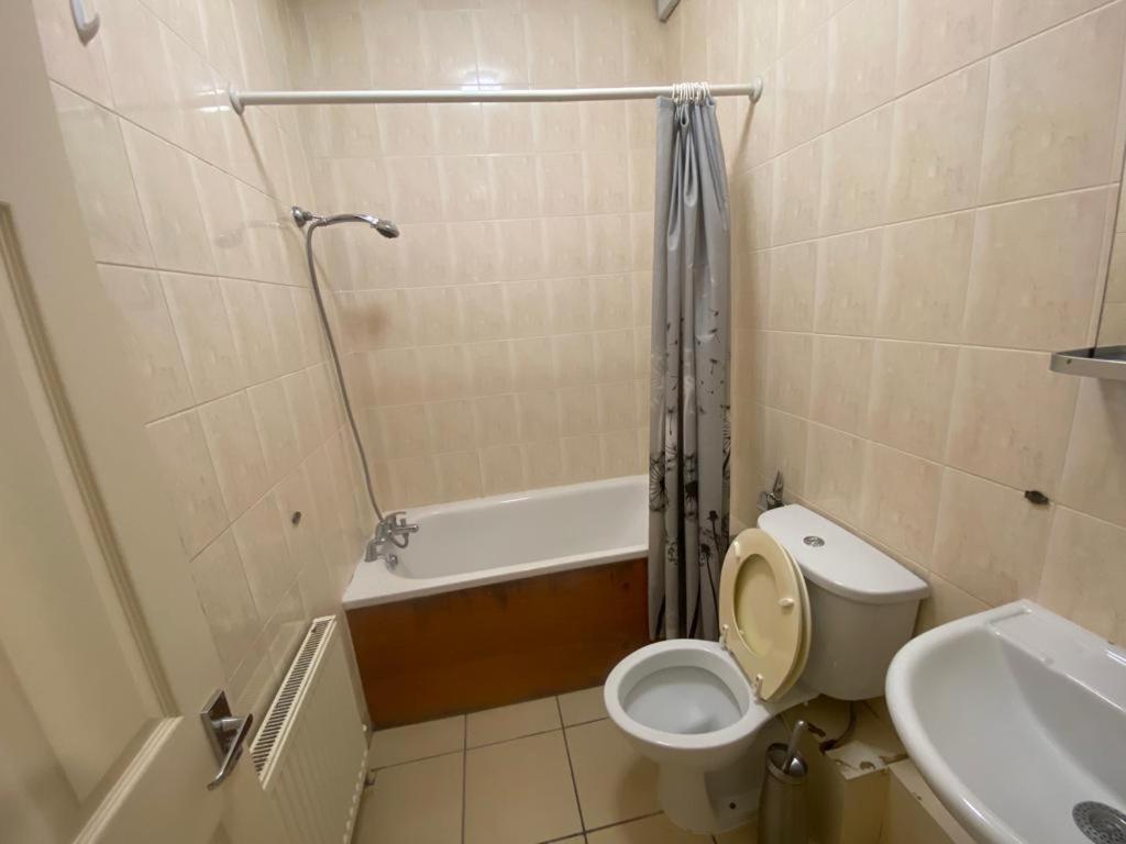 Golders Way Rooms Лондон Экстерьер фото