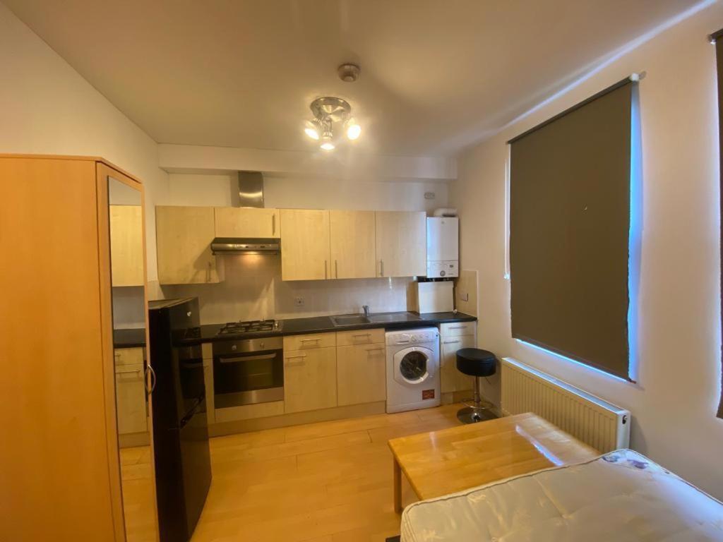 Golders Way Rooms Лондон Экстерьер фото